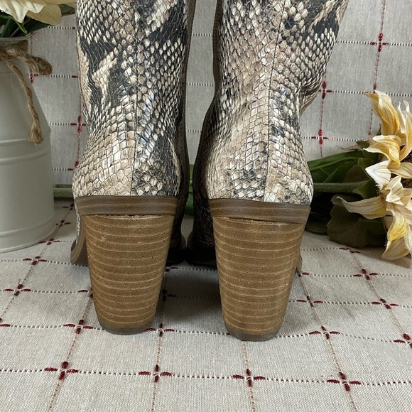 🌵HP🌵 Vince Camuto Gravana Snakeskin Leather Boots Western Style Knee High Sz 5 - Picture 8 of 8